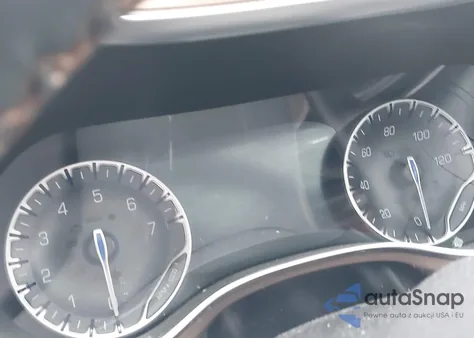 2017 Chrysler Pacifica Touring-L Plus z USA, uszkodzony, nr VIN 2C4RC1EG1HR736134